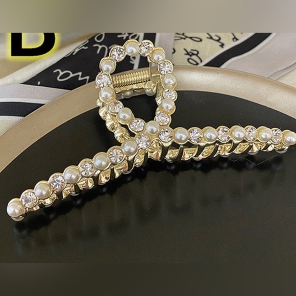 Super Elegant Embellished Hairpin to Enhance your Casual or  display picture 1